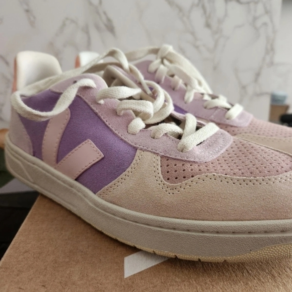 Veja Women's Pink and Purple Sneakers (8.5)